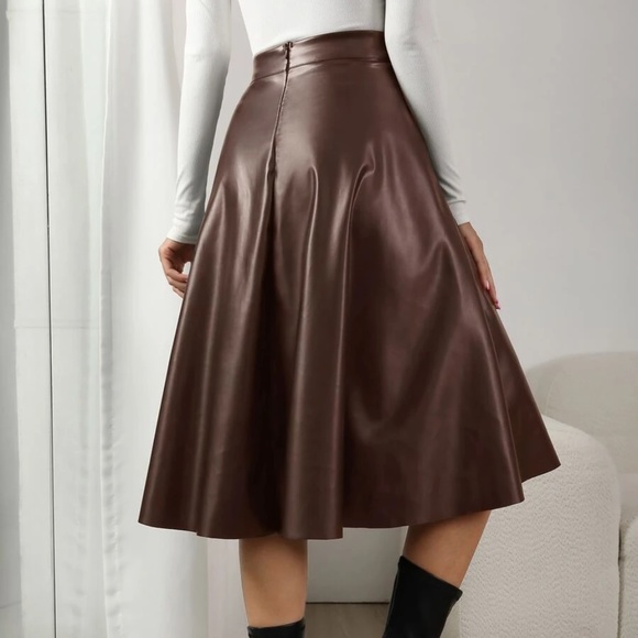 Classic Vegan Leather Pocket Midi Skirt - Picture 8 of 8